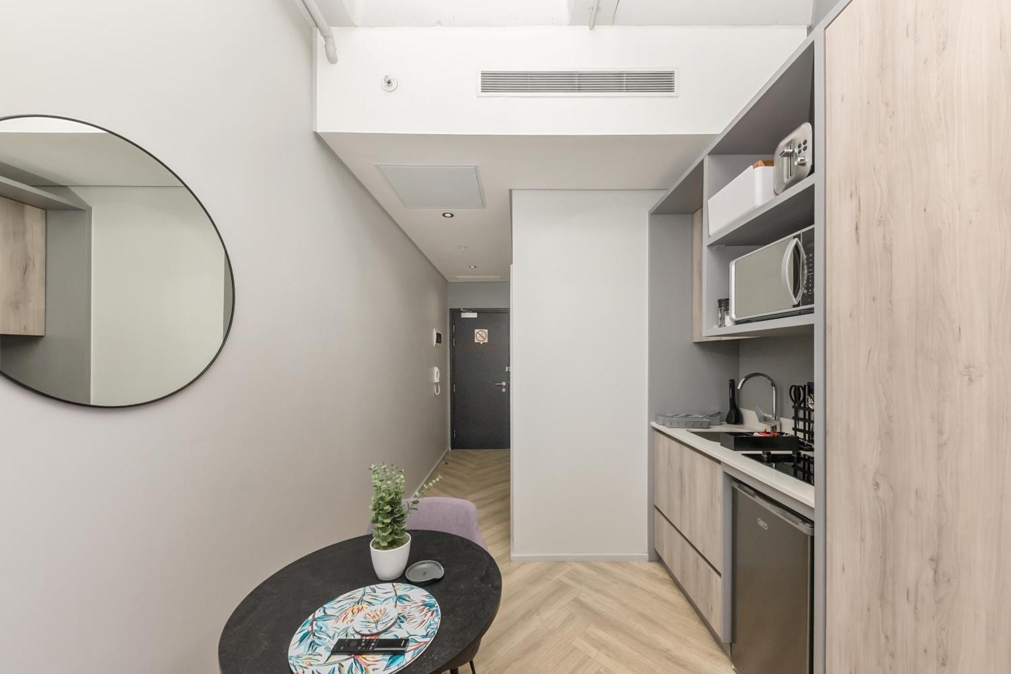 One Thibault Studio And Apartment